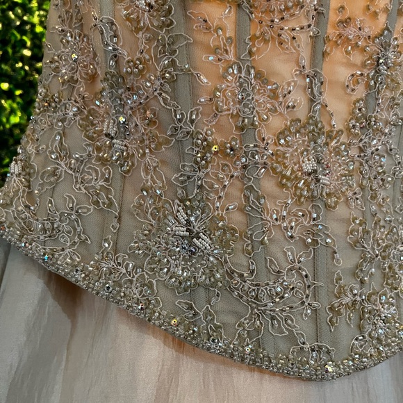 Bridal gown / evening gown NWOT never worn - Picture 5 of 12